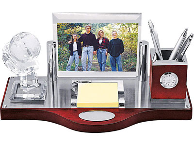 Настольный прибор «Пикассо»: часы, рамка для фотографии, бумажный блок, стакан под ручки