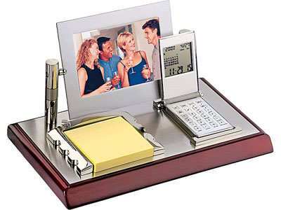 Настольный прибор «Бирмингем»: часы-калькулятор с календарем и мировым временем, бумажный блок, рамка для фотографии