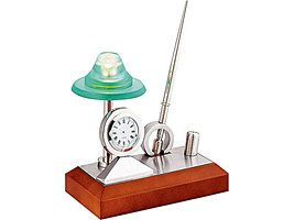 Настольный прибор «Вестсайд» с часами, лампой и ручкой. Лампа включается, когда ручка вставляется в подставку