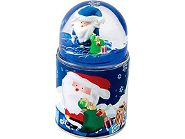 Три подарка в одном. Плюшевый дед Мороз в подарочной коробке, которую можно использовать в качестве подставки под ручки. Крышкой служит пресс-папье с Дедом Морозом и падающим снегом