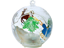 Новогодняя ёлка в шаре с настоящими лапландскими оленями и меняющей цвет подсветкой