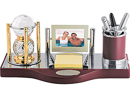 Настольный прибор «Триумф »: часы, термометр, гигрометр, бумажный блок, рамка для фотографии, стакан под ручки