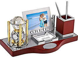 Настольный прибор «Формула успеха»: часы, термометр, гигрометр, подставки под визитки и ручки, рамка для фотографий с возможностью изготовления любой надписи или логотипа