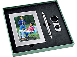 Набор: рамка для фотографии 9х13 см, ручка, брелок-фонарик
